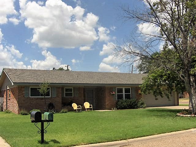 1302 Elm Avenue,Dalhart,Hartley,Texas,United States 79022,3 Bedrooms Bedrooms,2 BathroomsBathrooms,Single Family Home,Elm Avenue,1084