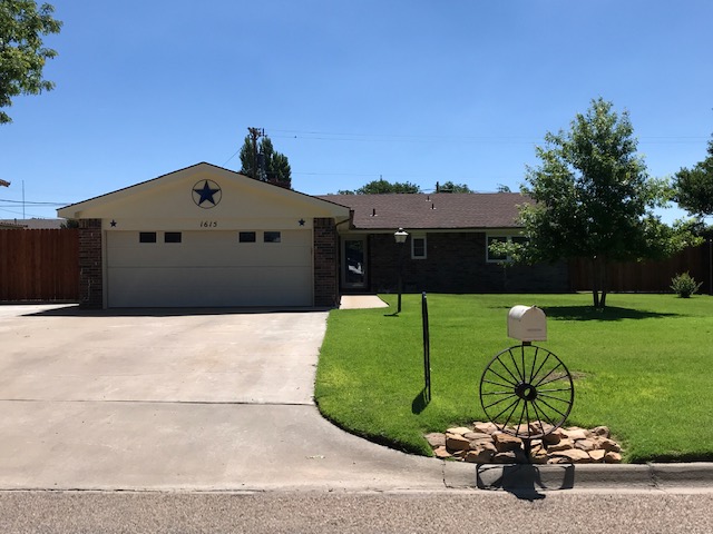 1615 Monte Vista,Dalhart,Hartley,Texas,United States 79022,3 Bedrooms Bedrooms,1.75 BathroomsBathrooms,Single Family Home,Monte Vista,1186