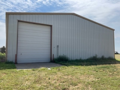 Large shop with 3 overhead doors