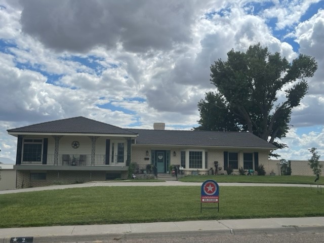 2 Southpark, Dalhart, Hartley, Texas, United States 79022, 3 Bedrooms Bedrooms, ,2.5 BathroomsBathrooms,Single Family Home,Sold Properties,Southpark,1376