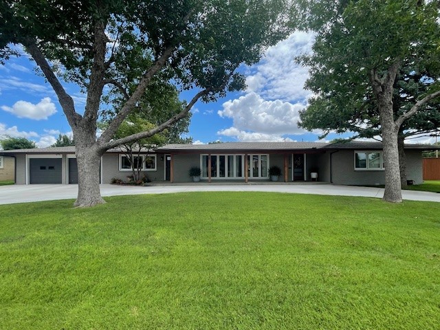1217 Elm, Dalhart, Hartley, Texas, United States 79022, 4 Bedrooms Bedrooms, ,3 BathroomsBathrooms,Single Family Home,Residential Properties,Elm,1467