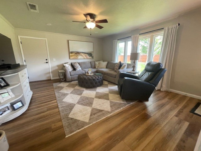 1217 Elm, Dalhart, Hartley, Texas, United States 79022, 4 Bedrooms Bedrooms, ,3 BathroomsBathrooms,Single Family Home,Residential Properties,Elm,1467