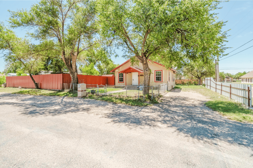 302 Osceola, Dalhart, Dallam, Texas, United States 79022, 3 Bedrooms Bedrooms, ,2 BathroomsBathrooms,Single Family Home,Residential Properties,Osceola,1484