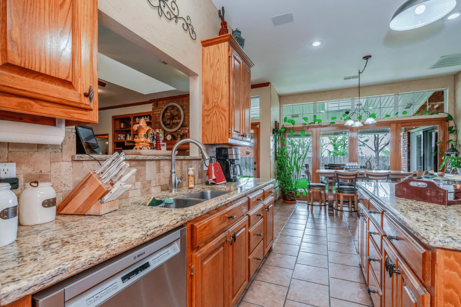 1916 Cheyenne Trail, Dalhart, 4 Bedrooms Bedrooms, 0 ,3 BathroomsBathrooms,Single Family Home,Residential Properties,Cheyenne Trail,0,1534