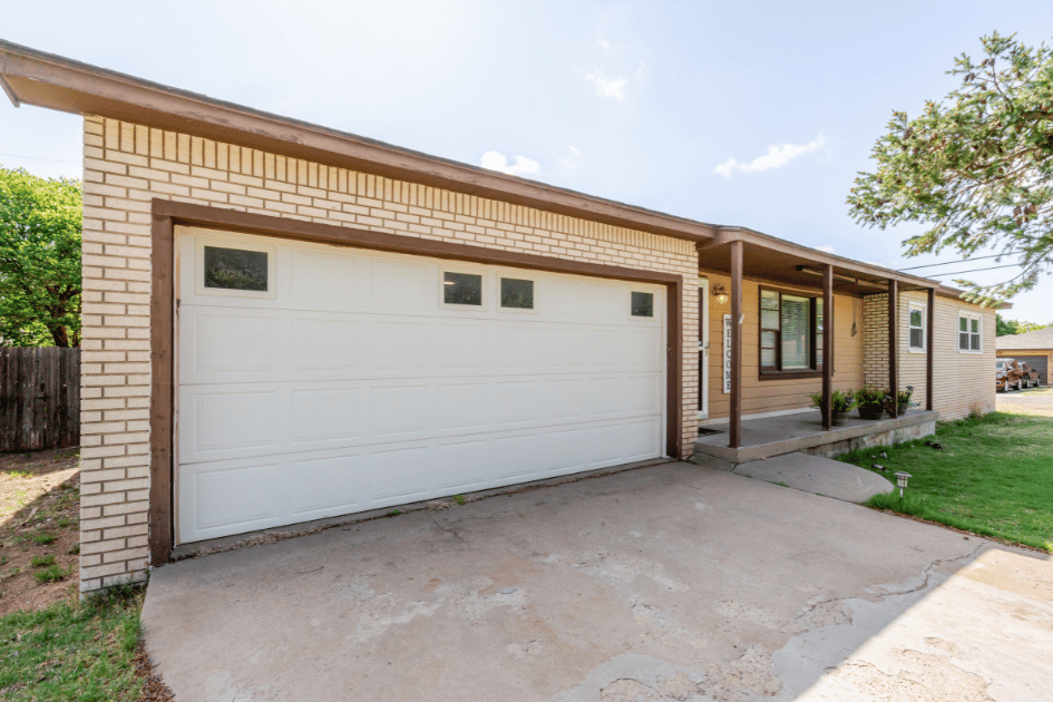 1421 Elm Avenue, Dalhart, 3 Bedrooms Bedrooms, 0 ,2 BathroomsBathrooms,Single Family Home,Residential Properties,Elm Avenue ,0,1542