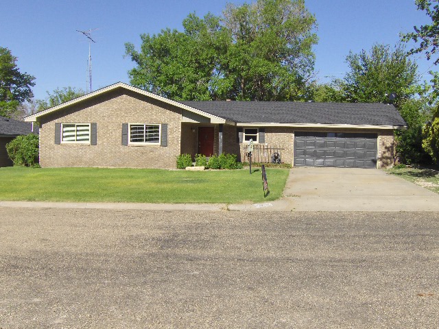 1814 Chestnut,Dalhart,Hartley,Texas,United States 79022,3 Bedrooms Bedrooms,1.75 BathroomsBathrooms,Single Family Home,Chestnut,1048