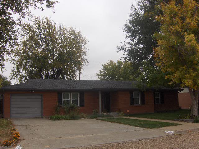 1405 Oak in the fall